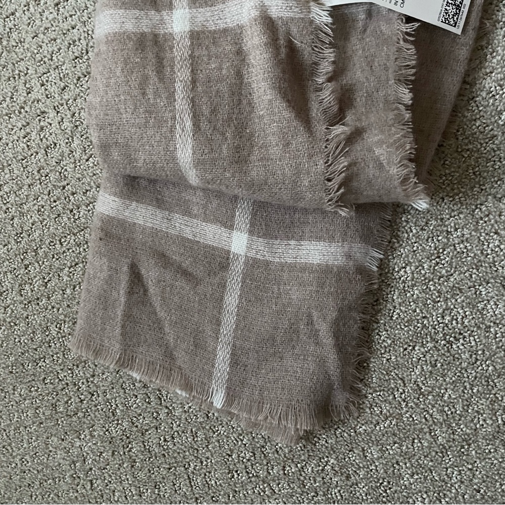 Extra long scarf - Picture 3 of 3